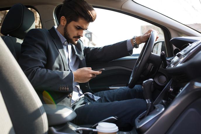 mobilnik vožnja promet | Za nesrečo je dovolj že majhna napaka.  | Foto Getty Images