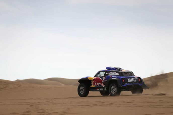 Carlos Sainz | Carlos Sainz ostaja trdno v vodstvu med avtomobilisti. | Foto Gulliver/Getty Images