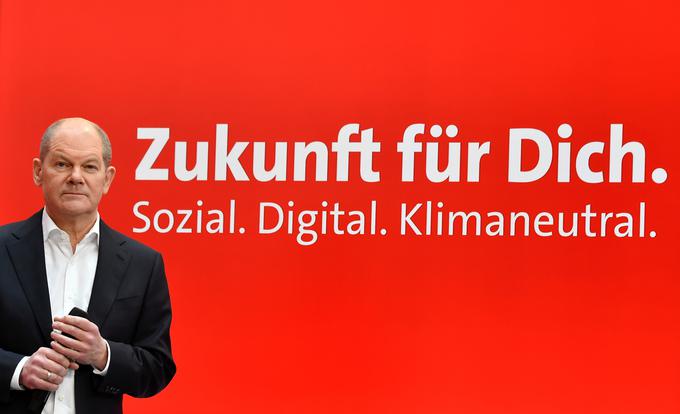 Scholz je bil med letoma 2001 in 2019 na različnih vodstvenih funkcijah v stranki SDP. Med letoma 2002 in 2004 je bil generalni tajnik, leta 2018 pa je bil nekaj časa vršilec dolžnosti predsednika stranke. Leta 2019 je skupaj s Klaro Geywitz kandidiral za sopredsednika stranke, a ju je premagala bolj levo usmerjena dvojica Saskia Esken in Norbert-Walter Borjans. | Foto: Reuters