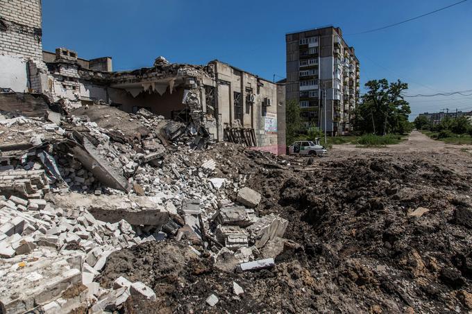 Lisičansk. Po navedbah predstavnika ameriškega obrambnega ministrstva, ki ga navaja časnik Washington Post, bi lahko Rusija v nekaj tednih vzpostavila nadzor nad celotno regijo Lugansk. | Foto: Reuters