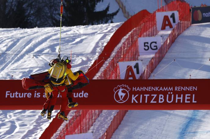 Urs Kryenbühl | Švicarja so po padcu s helikopterjem prepeljali v bolnišnico. | Foto Reuters