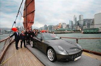 Tisoči ferrari v Hong Kongu