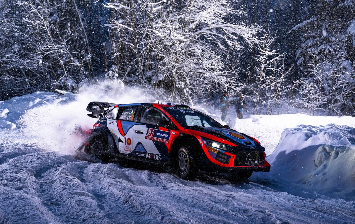 reli švedska Esapekka Lappi Toyota | Esapekka Lappi je vodil na polovici sobotnega dirkaškega dne na Švedskem. | Foto Red Bull Content Pool