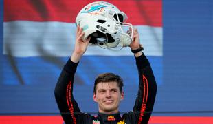 Verstappen prehitel Leclerca in si prvi nadel čelado za ameriški nogomet