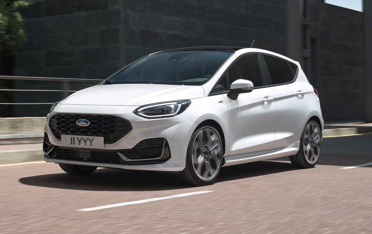 Ford fiesta | Fiesto z matričnimi žarometi bo mogoče na cesti prepoznati po črni notranjosti v samih žarometih. | Foto Ford