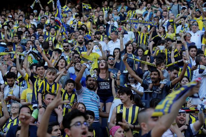 Fenerbahče | Navijači Fenerbahčeja so na zadnji evropski tekmi proti Dinamu Kijev poskrbeli za škandal. | Foto Reuters