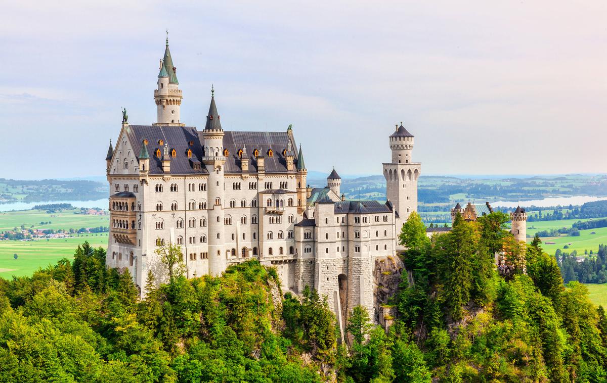 Grad Neuschwanstein | Grad Neuschwanstein blizu meje z Avstrijo je ena najbolj znanih turističnih znamenitosti Nemčije. | Foto Guliverimage