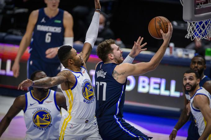 Dončić je bil na tekmi z GSW bolj natančen pri metu za tri kot pa za dve točki. | Foto: Reuters