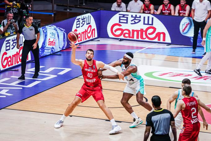 Slovenci so bili povsem razglašeni in brez možnosti. | Foto: FIBA