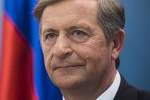 Karl Erjavec se je svojim poslancem opravičil