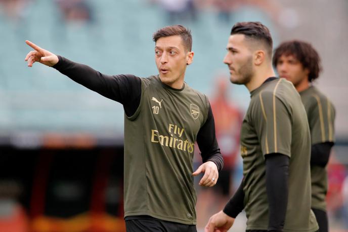 Mesut Özil, Sead Kolašinac | Bo Mesut Özil ostal brez 25 milijonov evrov? | Foto Reuters