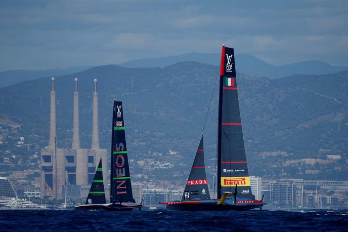 Ineos Britannia, Luna Rossa, pokal Louis Vuitton, Barcelona | Jadrnica Ineos Britannia potrebuje le še eno zmago. | Foto Reuters