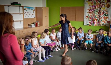 Učitelji, starejši od 30 let, opozarjajo na "zgrešeno potezo" ministrstva