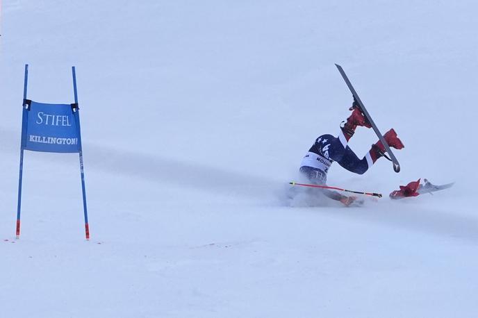 Killington Mikaela Shiffrin | Takole grdo je padla Mikaela Shiffrin in zletela v zaščitno mrežo, kjer je utrpela vbod v predel trebuha. | Foto Guliverimage