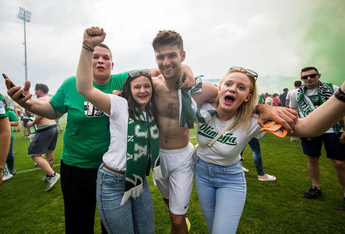 Olimpija je zadnji naslov državnega prvaka proslavljala leta 2018, po "zlatem" remiju v Domžalah, ko je mrežo gostiteljev z bele točke zatresel Kronaveter. | Foto: Vid Ponikvar