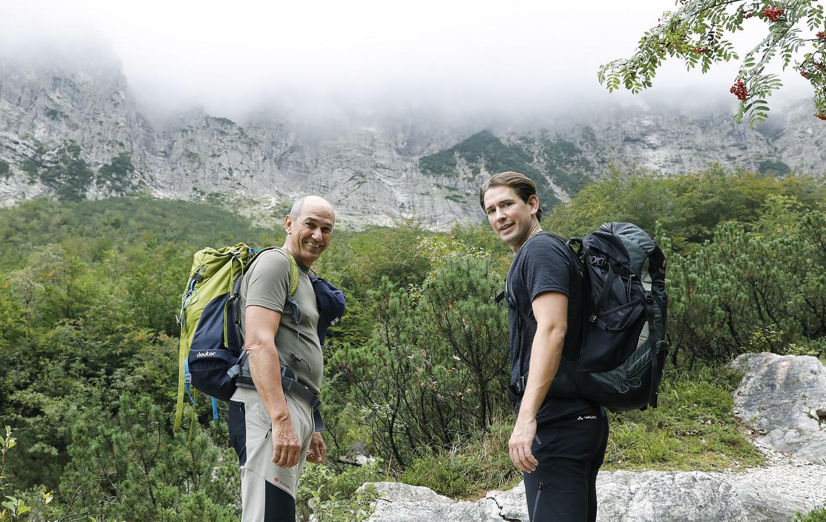 Janez Janša in Sebastian Kurz | Janeza Janšo in Sebastiana Kurza je na plezanju po Triglavski severni steni spremljala tudi Urška Bačovnik Janša. | Foto Dragan Tatic/BKA