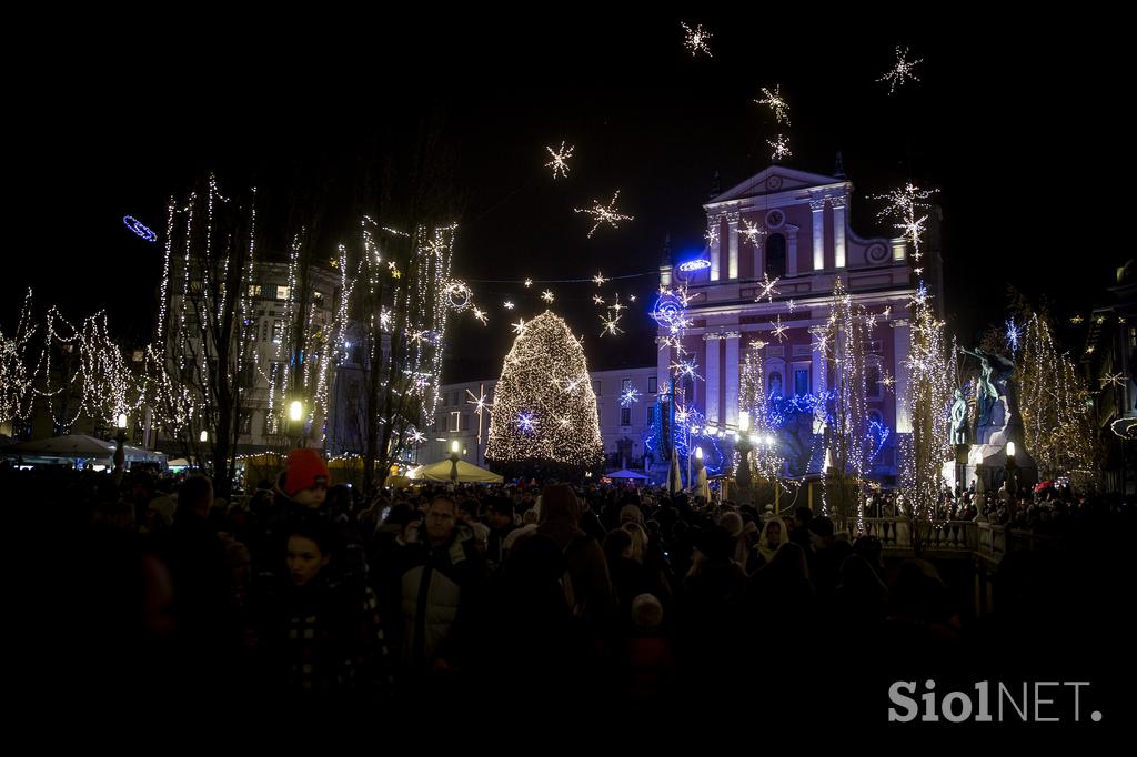 Ljubljana praznična okrasitev lučke december