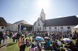 Na festivalu Stična mladih več tisoč udeležencev, pozdravila jih je tudi Pirc Musar #video