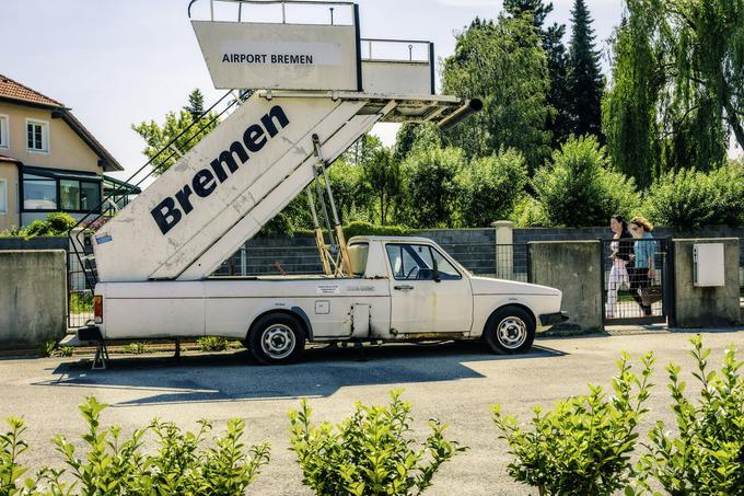 Posebno vozilo na osnovi caddyja za dostop potnikov do letal. Tri take so uporabljali na letališču v Bremnu. | Foto: Volkswagen