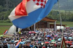 Hrvaško novinarsko društvo obsodilo napad na novinarja v Pliberku