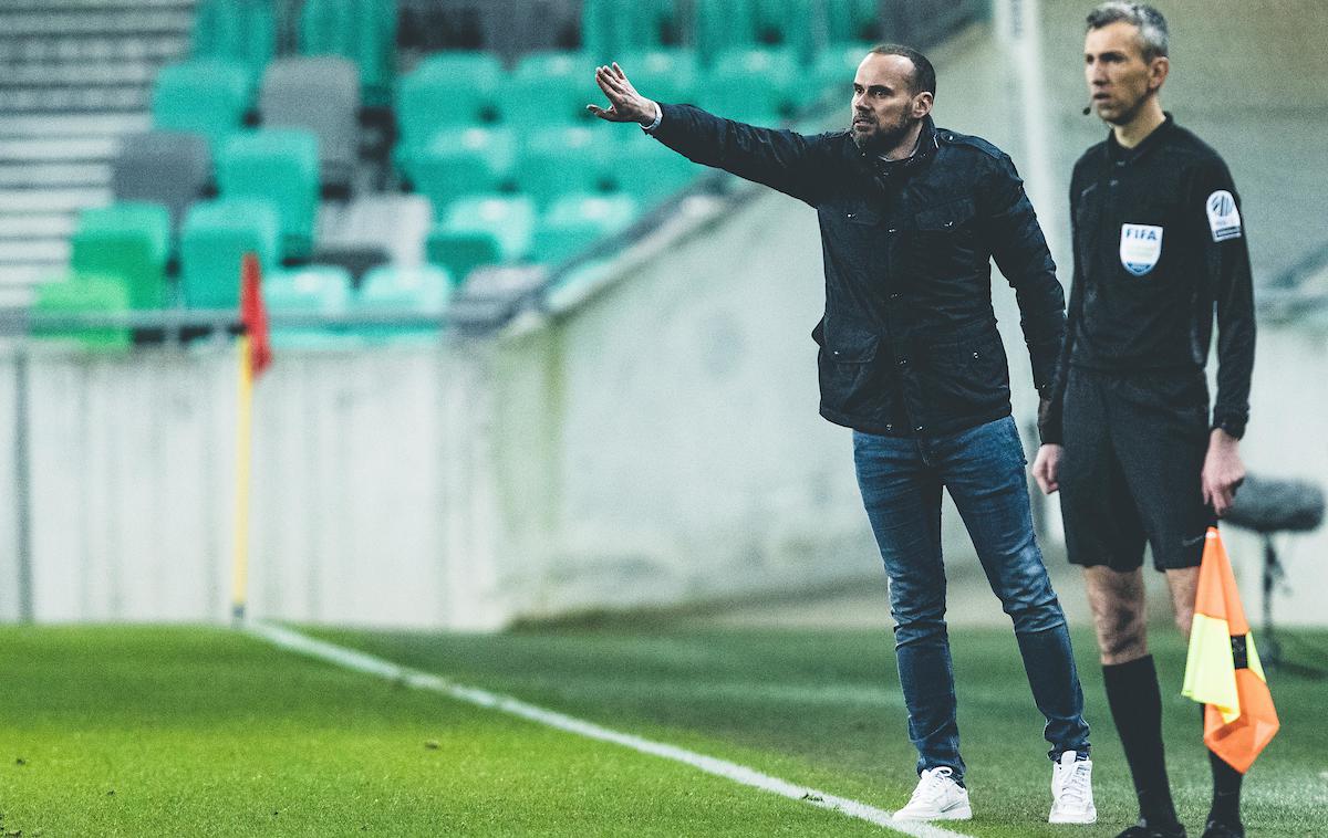 NK Olimpija : NK Maribor, Dino Skender | Dino Skender v prvo postavo ni uvrstil ne Aldaira ne Nukića. | Foto Vid Ponikvar/Sportida