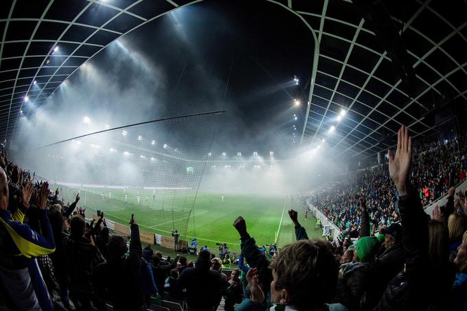 Zadnji večni derbi v Stožicah med Olimpijo in Mariborom si je ogledalo skoraj 14 tisoč gledalcev. | Foto: Vid Ponikvar