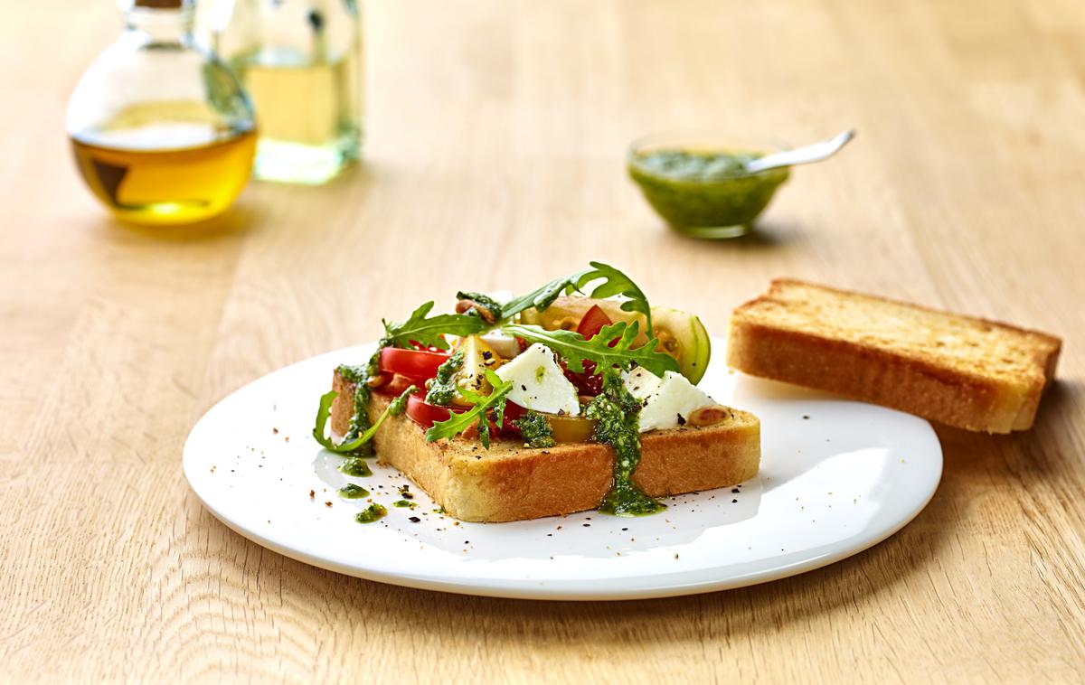 Olz caprese toast