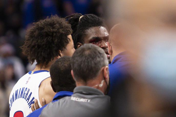 Isaiah Stewart | Isaiah Stewart je izgubil živce po udarcu LeBrona Jamesa. | Foto Reuters