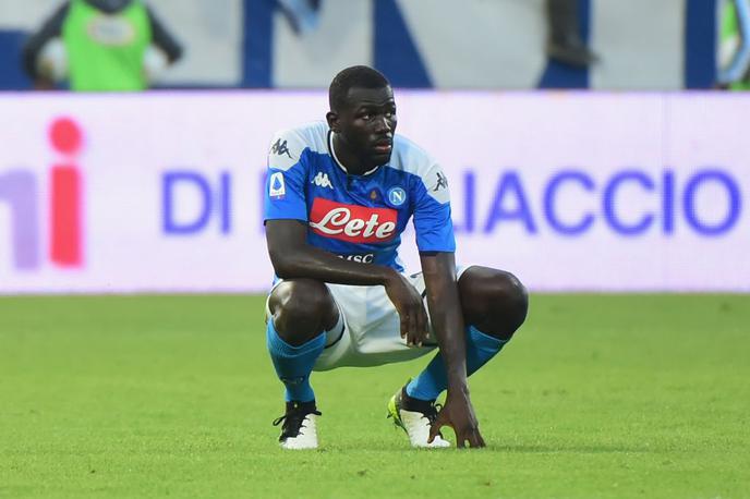 Kalidou Koulibaly | Manchester City se že nekaj časa smuka okoli branilca Napolija Kalidouja Koulibalyja. Če ga bo pripeljal, utegne pasti celo rekord letošnjega poletja. | Foto Getty Images