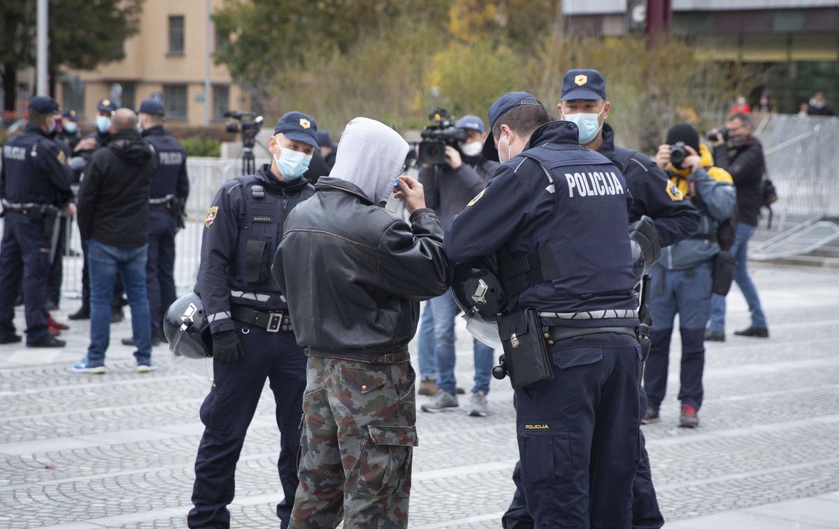 Nasilni protesti v Ljubljani, 5. november 2020. Ivan Gale vodni top | Poleg glavnega pobudnika, Ljubljančana Anisa Ličine, je bil med nasilnimi protestniki tudi Mariborčan Gregor Mitev. | Foto Bojan Puhek