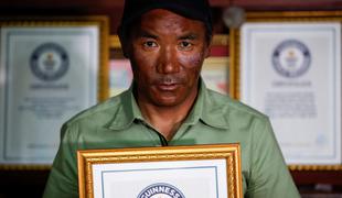 Nepalski šerpa rekorder po številu vzponov na Mount Everest #foto #video