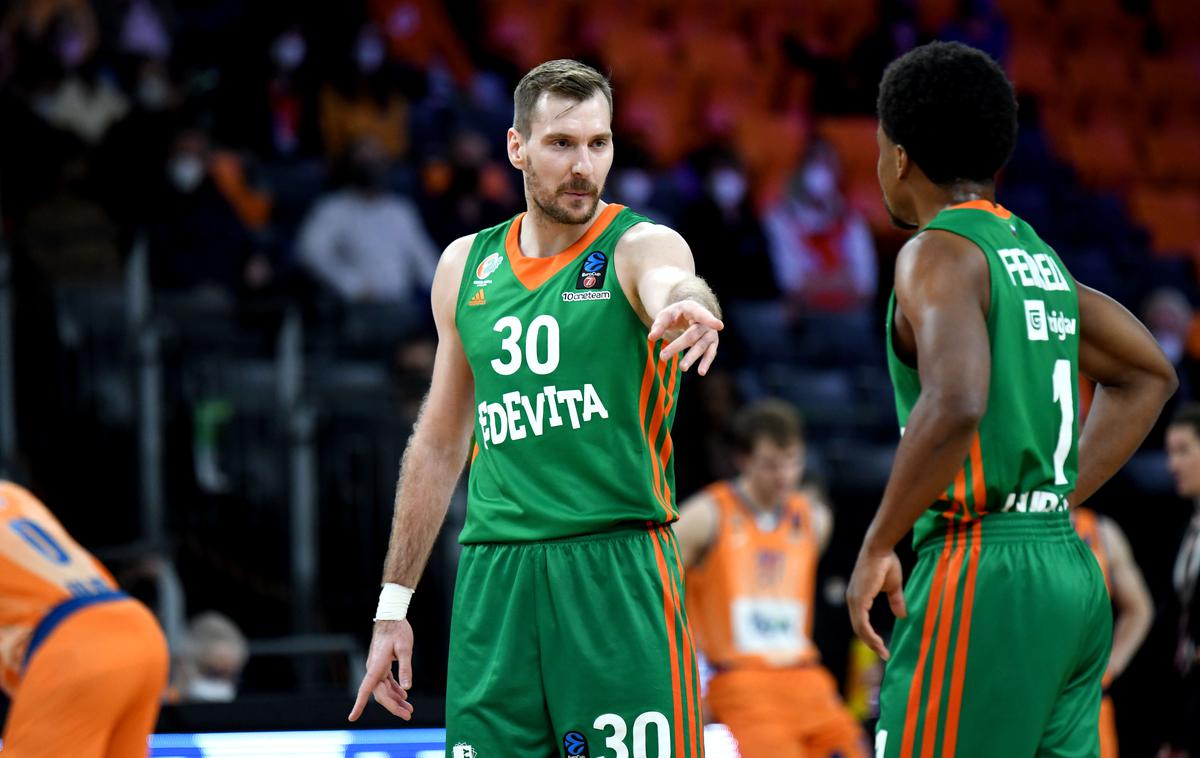 EuroCup: Ulm - Cedevita Olimpija | Zoran Dragić je bil vroč proti Ulmu in v ključnih trenutkih zadel dve pomembni trojki, ki sta Cedeviti Olimpiji odprli pot do zmage. | Foto KK Cedevita Olimpija/Tine Ružič