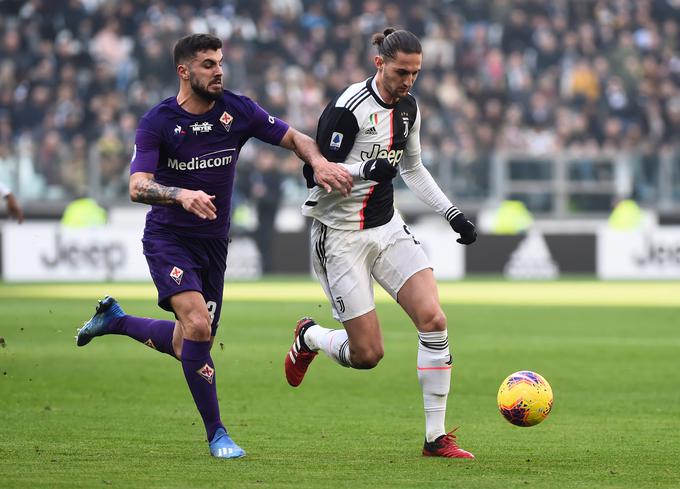 Adrien Rabiot bo zagotovo zapustil Juventus, kamor je poleti brez odškodnine prišel iz vrst PSG. Francoz je imel pri stari dami le obrobno vlogo, odigral je le 24 tekem, zdaj pa se ga želijo Torinčani odkrižati. Zanj se zanima Arsenal, govori se tudi o odhodu v Everton. | Foto: Reuters