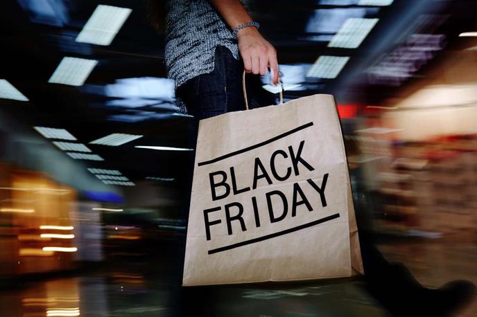 Black Friday | V obdobju t. i. črnega petka želi veliko ljudi predvsem prehiteti praznično nakupovalno sezono in predčasno kupiti darila za svoje najbližje. | Foto Shutterstock