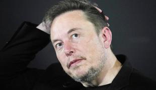 Elon Musk s komentarjem o izgredih prilil olje na ogenj