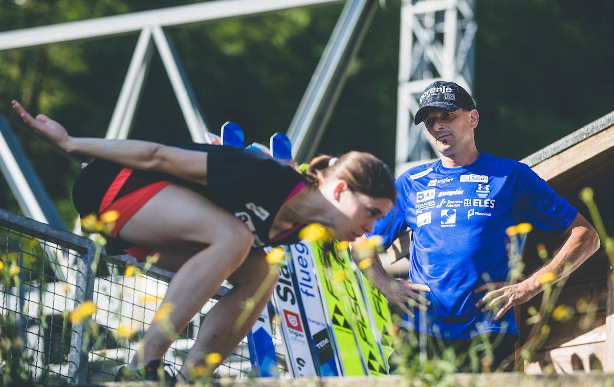 Skoki trening, Urša Bogataj, Zoran Zupančič | Urša Bogataj vodi v skupnem seštevku poletne VN. | Foto Grega Valančič/Sportida