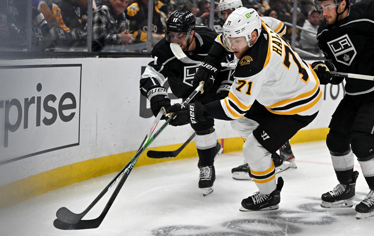 Los Angeles Kings Boston Bruins Anže Kopitar | Kralji so z 2:5 izgubili proti Bostonu. Še deset minut pred koncem rednega dela je bilo izenačeno, nato pa so gostje dosegli tri gole in vknjižili 30. zmago sezone. | Foto Guliverimage