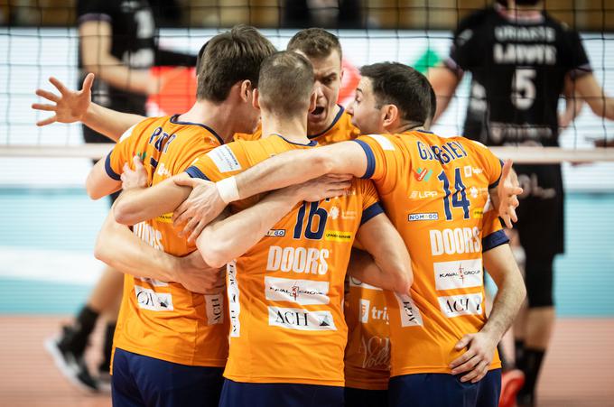 Odbojkarji ACH Volleyja v tej sezoni v državnem prvenstvu sploh še niso okusili poraza. | Foto: Vid Ponikvar