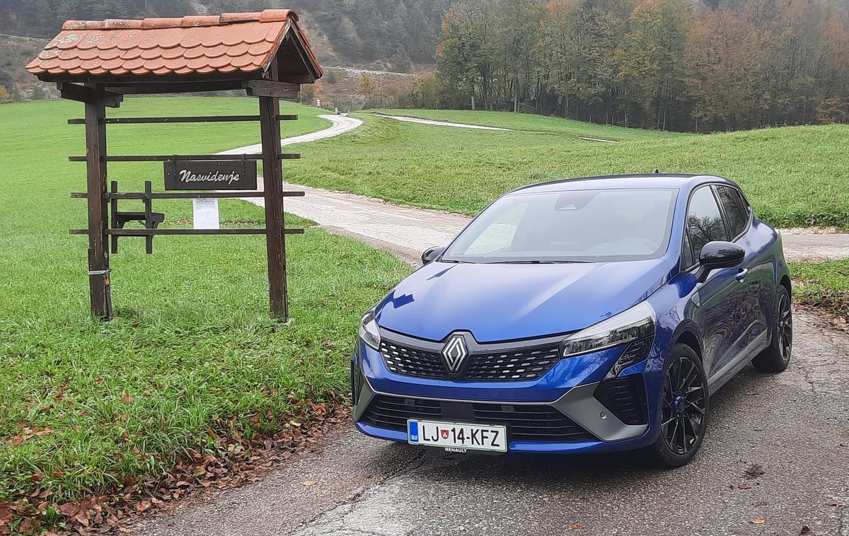 Renault clio | S prenovo so do milimetra natančno ohranjene dolžina 4.047, širina 1.728, višina 1.437 in medosna razdalja 2.583, tudi dimenzija gum 205/45 R17 je enaka, platišča pa so nova. | Foto Aleš Črnivec