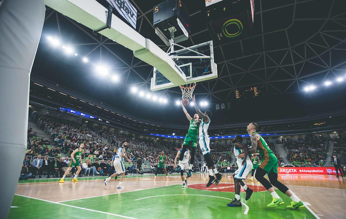 Cedevita Olimpija : Turk Telekom | Stožice so v torek pokale od navdušenja. | Foto Grega Valančič/Sportida