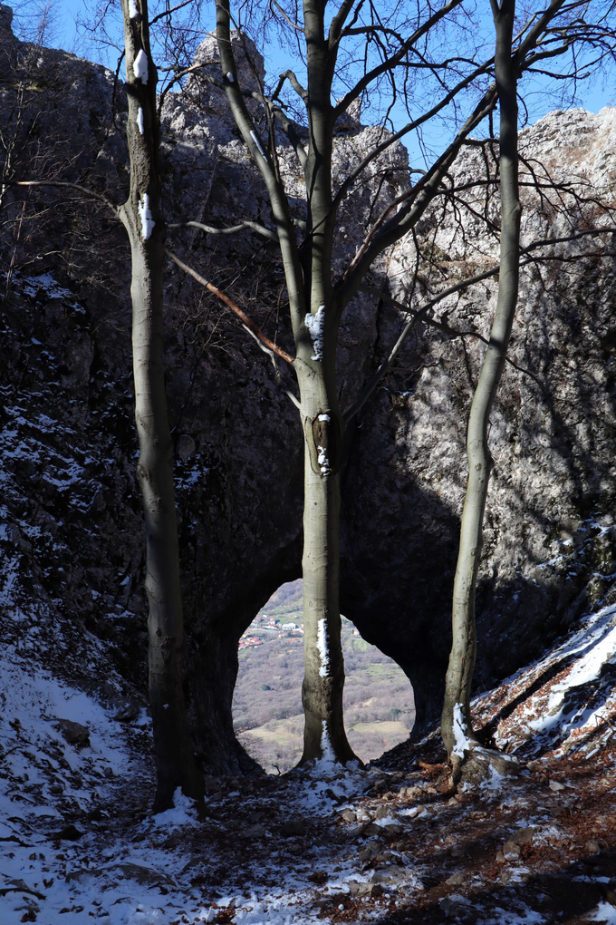 Otliško okno nad Ajdovščino | Foto: Matej Podgoršek