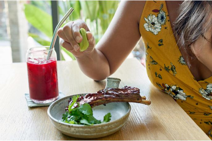 LCHF, keto dieta | Poveličevanje beljakovin in maščob ter zanemarjanje ogljikovih hidratov lahko vodi do resnih bolezni. | Foto Getty Images