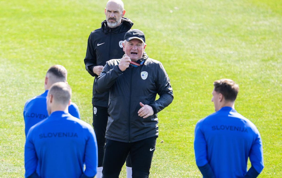 Trening Slovenska nogometna reprezentanca Brdo | Matjaž Kek je dopoldan vodil še zadnji trening slovenske reprezentance pred odhodom v Kazahstan. | Foto Vid Ponikvar