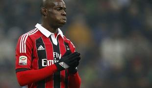 Balotelli znova v "akciji": kadil na vlaku