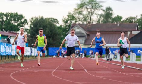 Čurin Prapotnik tri stotinke za slovenskim rekordom na 100 metrov ob premočnem vetru