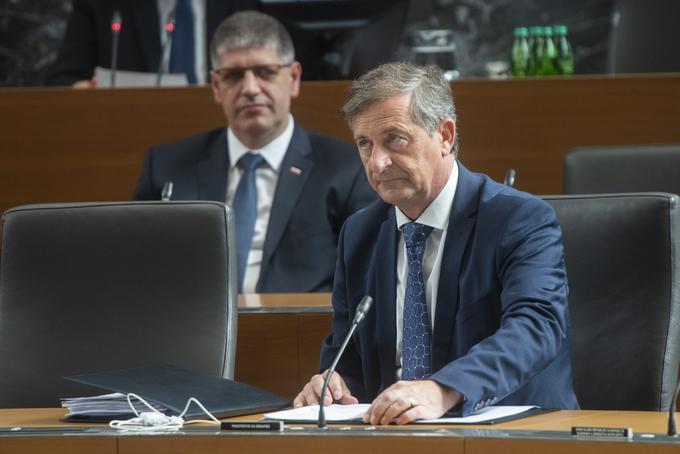 V DeSUS, ki jo vodi Karl Erjavec, pravijo, da si prizadevajo, da "bi se ta dilema končno razrešila, z namenom, da ohranimo tako javno kot zasebno šolstvo". | Foto: STA ,