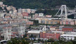 V Genovi se je zrušil avtocestni viadukt, najmanj 35 mrtvih #foto #video