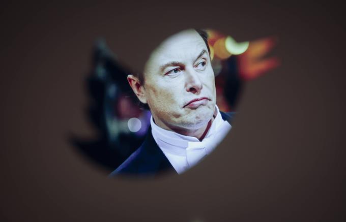 Musk je v času, odkar vodi Twitter, nekajkrat tudi hitro sprejemal odločitve o novih funkcijah ali pravilih družbenega omrežja ter zaposlenih pri Twitterju, a jih nato enako hitro tudi razveljavil oziroma spremenil. | Foto: AP / Guliverimage