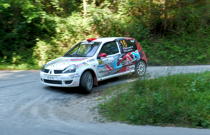 Robert Kresnik in Nives Cotič (renault clio RS) tokrat brez tehničnih težav na poti do zmage.
 | Foto: Gregor Pavšič