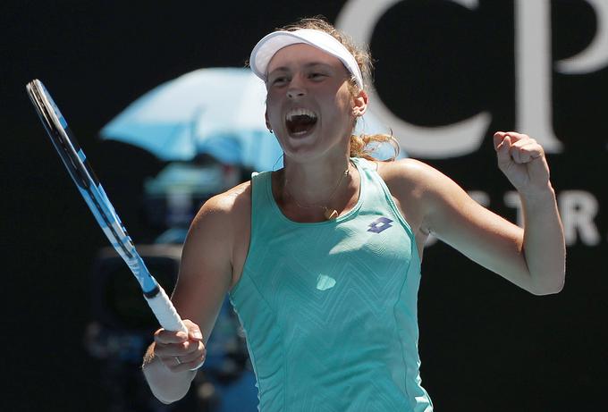 Belgijka Elise Mertens je v drugem nizu Ukrajinki zavezala kravato! | Foto: Reuters